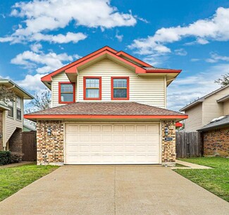 3823 Clover Hill Ln, Carrollton, TX 75007