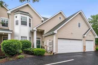 832 Eagle Pointe Dr, Canonsburg, PA 15317