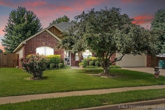 606 W 54th St, Sand Springs, OK 74063