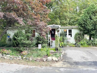 11 Spoke St, Danville, NH 03819