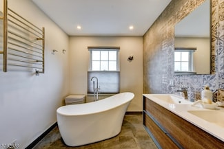 8 Clark Ct, Basking Ridge, NJ 07920