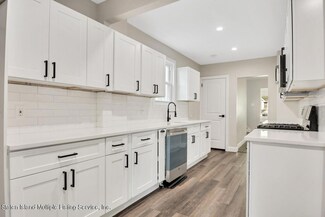 56 South Ave, Staten Island, NY 10303