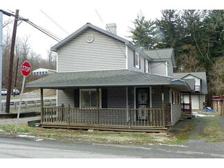 929 Clyde St, Wampum, PA 16157