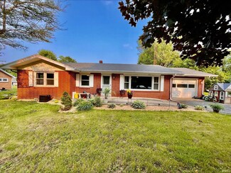 525 E 7th St, Burlington, IN 46915