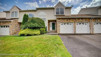 35 Kingfisher Ct, Marlboro, NJ 07746