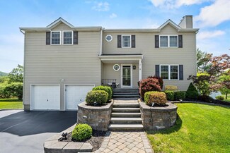 7 Pilgrim Ln, Washingtonville, NY 10992
