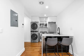 514 Maple St Unit 2B, Brooklyn, NY 11225