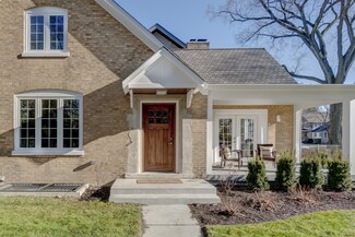 2515 Jackson Ave, Evanston, IL 60201