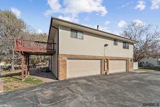 823 N 123rd Ct, Omaha, NE 68154