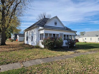 303 N Grant St, Sullivan, IL 61951