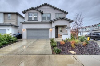 3033 N Creekside St, Visalia, CA 93291