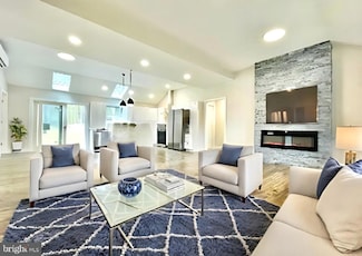 265 Wyomissing Dr, Pocono Lake, PA 18347