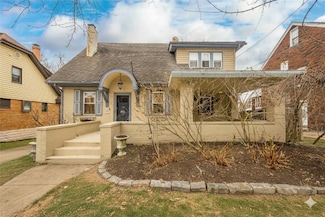 125 Marlin Dr W, Pittsburgh, PA 15216