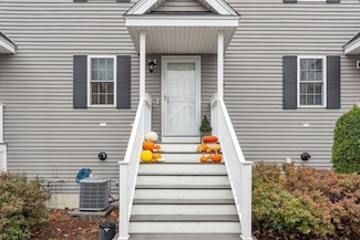 80 Rogers St Unit 204, Lowell, MA 01852