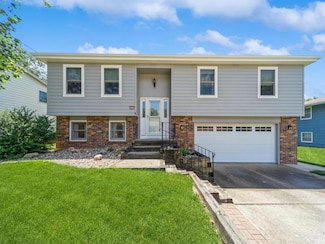8312 Winston Ave, Urbandale, IA 50322