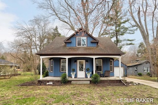 2006 W 32nd St, Holland, MI 49423