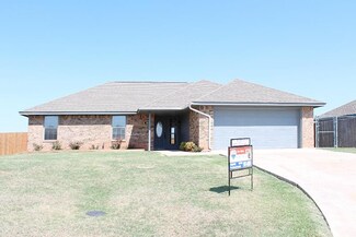 201 E Seminole St, Geronimo, OK 73543