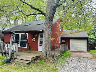 205 Beechwood Ave, Houghton Lake, MI 48629