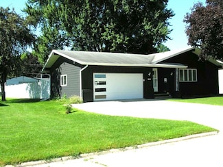 426 Poplar St, Osage, IA 50461