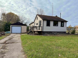 17 W Linwood Ave, Oshkosh, WI 54901