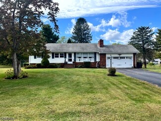 17 Longview Rd, Hamburg, NJ 07419