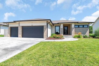 1226 W Lakeway Ct, Andover, KS 67002