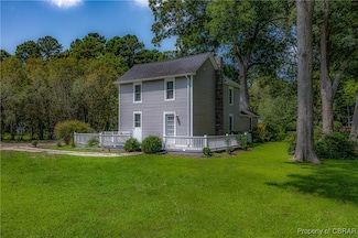 97 Virginia Rd, Irvington, VA 22480