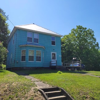 17 Kent Dr, Wilton, ME 04294