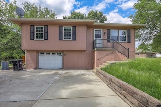 1504 Hawthorn Cir, Pleasant Hill, MO 64080