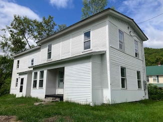 49 Winter St, Hardwick, VT 05843