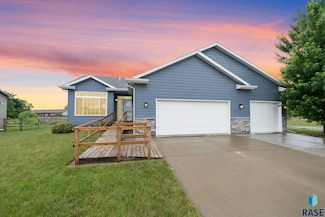 1009 Honeysuckle Dr, Harrisburg, SD 57032