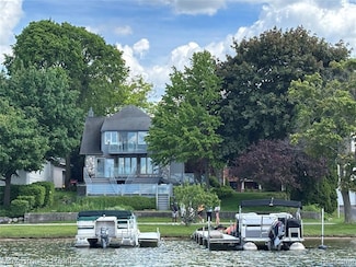 2222 Garland St, Sylvan Lake, MI 48320