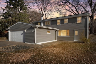 2130 Douglas Dr N, Golden Valley, MN 55422