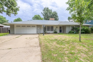 535 Beechwood Rd, Salina, KS 67401