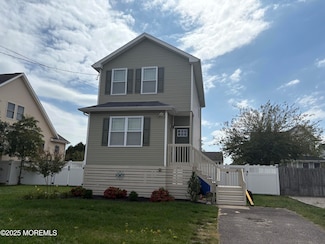 201 Riviera Dr, Toms River, NJ 08753