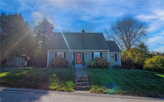 7 Winthrop Dr, Middletown, RI 02842