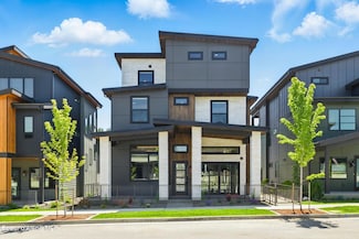 2888 W Lumber Ln, Fernan Lake Village, ID 83814