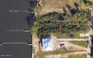537 Sandy Hook Dr, Pass Christian, MS 39571