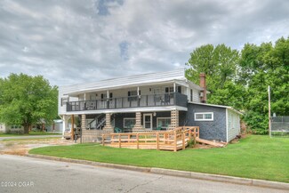 1301 W Broadway St, Webb City, MO 64870