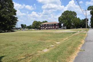 558 E College St, Jackson, TN 38301
