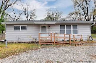 515 Deerpath Dr, McHenry, IL 60051