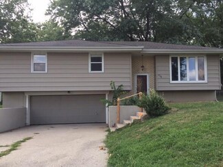 332 Matthews Ln, Gower, MO 64454