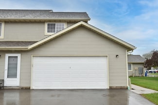 429 Slinger Rd Unit T4, Slinger, WI 53086