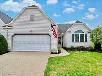 927 Devonwood Dr, Wadsworth, OH 44281