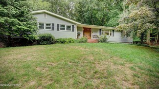 8 Overlook Dr, Holmdel, NJ 07733