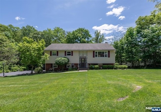 50 Norman Dr, Ramsey, NJ 07446