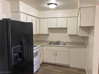 585 S Royal Crest Cir Unit 14, Las Vegas, NV 89169