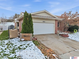 1827 Normandy Ln, Lincoln, NE 68512