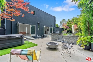2903 Nichols Canyon Rd, Los Angeles, CA 90046