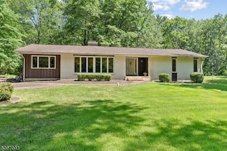 54 Lindbergh Rd, Ringoes, NJ 08551